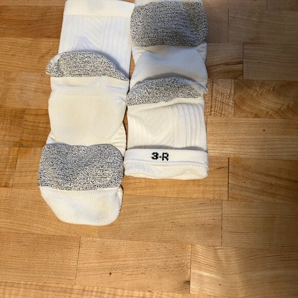 Men's Medium 8-9.5 Nike Grip Racing Lightweight Dri Fit Mini Crew Running Socks - Picture 3 of 3